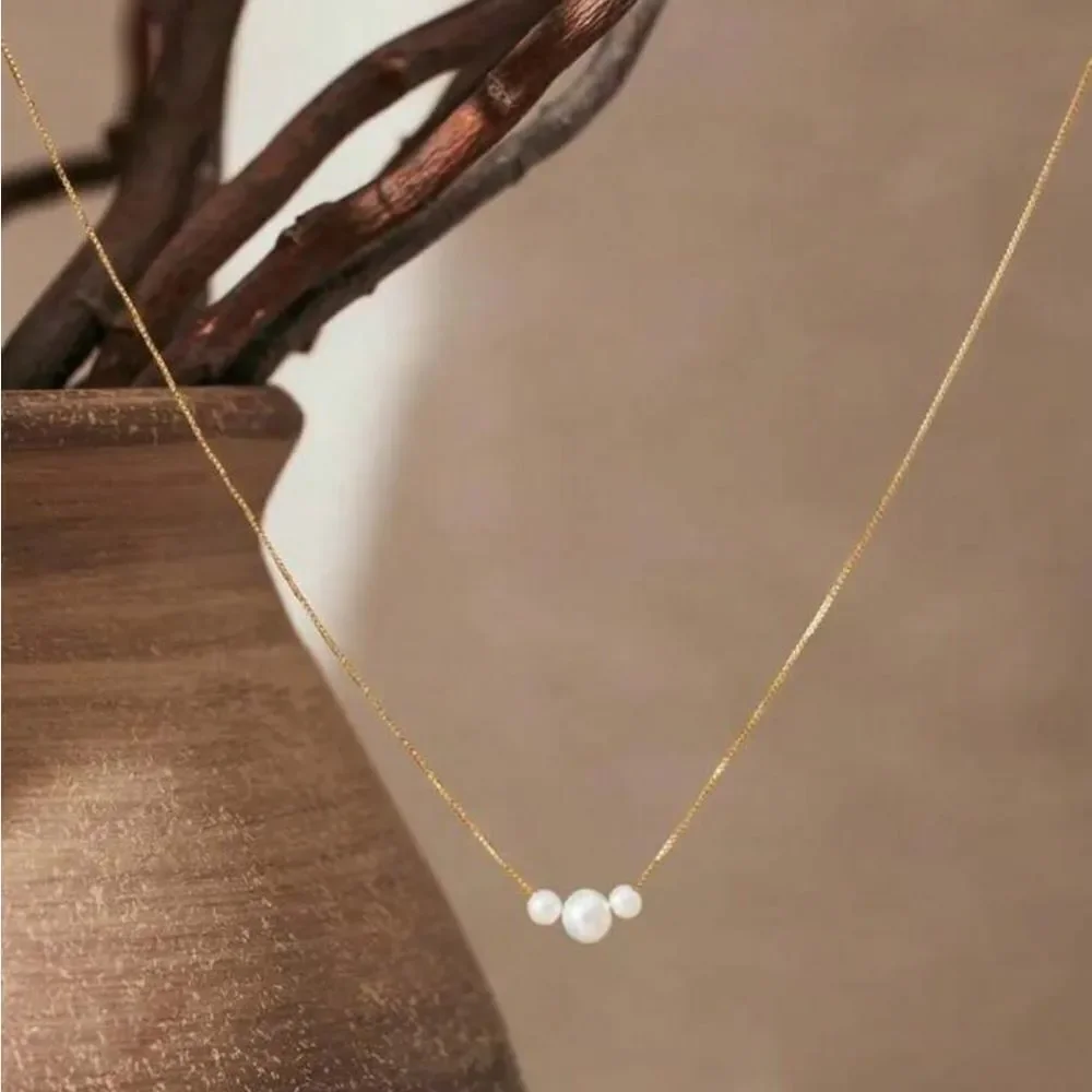 Gold Necklace with Pearls A1447